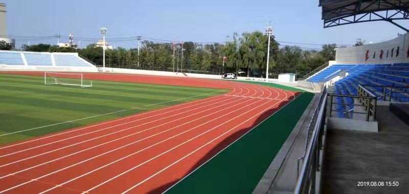 沈陽(yáng)中學(xué)藍(lán)色跑道